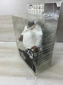 2006 MEZCO THE NOTORIOUS B. I. G. BIG 9 HIPHOP RAP Beige SUIT FIGURE NIB RARE