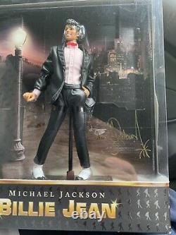 2010 Playmates Toys Michael Jackson Billie Jean 10 Doll Figure Boxed + Badges