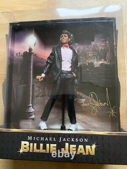2010 Playmates Toys Michael Jackson Billie Jean 10 Doll Figure Boxed + Badges