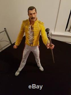 Freddie Mercury Queen 18 Electronic singing Action Figure NECA 2006 Rare