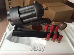 Hellboy Revolver Big Baby & Music Box 1/1 Figure Statue Hot Toy Prop Collectible