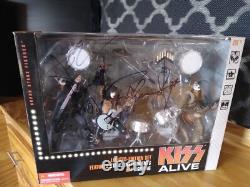 KISS ALIVE Box Set Action Figures signed