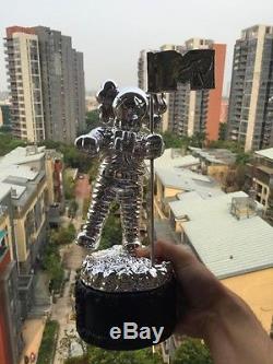 MTV x KAWS Replica MoonMan Video Music Award Trophy SILVER BE@RBRICK RARE Toy
