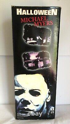 Michael Myers Halloween RIP Horror Collector Series 18 Action Figure Ltd Ed Box