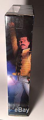 NECA FREDDIE MERCURY 18 ACTION FIGURE WithSTAND & BOX 14 SCALE QUEEN MEDLEY 2006
