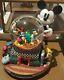 Snow Globe Musical & Light Up Mickey And Friends / Et Ses Amis Disneyland Paris