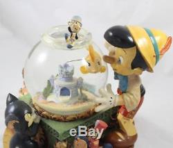 Snowglobe musical Pinocchio DISNEY Toyland bocal poisson Cleo Figaro et Jiminy