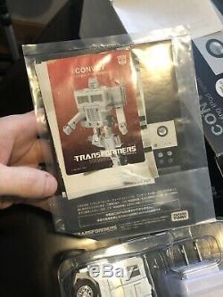 TakaraTomyTransformers Music Label Convoy playing ipod speaker Optimus prime G1