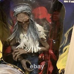 Vintage IRON MAIDEN EDDIE Art Asylum Ultimate Series 18 Figure Toy 2002 NEW