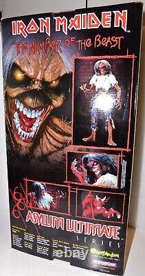 Vintage IRON MAIDEN EDDIE Art Asylum Ultimate Series 18 Figure Toy 2002 NEW